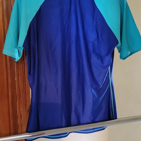 TSLA ladies aqua and blue rash guard size Large. Newcwithout tags. - Picture 3 of 3